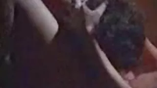 उनको लाड छेद मा चश्मा केटी संग फैलाएको
