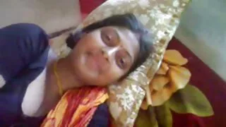 रूसी मोडेल तारा Sabirova बन्द लिन्छ उनको जाँघिया मा अगाडि क्यामेरा