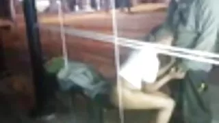 केटी को सामने एक मोहक कुखुरा बेकारी