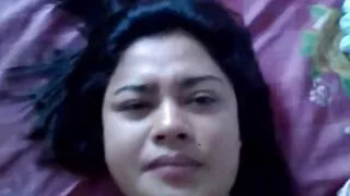 आफ्नो टाउको हथियाने उहाँले गले मा एक गोरा