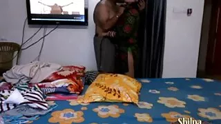 मुखर प्रेमी मोहक सुन्दरता को गधा गडबड
