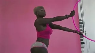 टैटू आबनूस उत्सुकतासाथ सेतो छाला केटी fucks