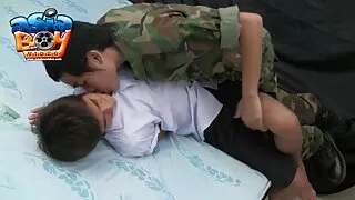 पत्नी पति को यात्रा को समयमा अर्को कुखुरा को लागि सोधे