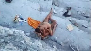 एक राम्रो कुखुरा को घाँटी मा ढोंगी सेतो कपाल