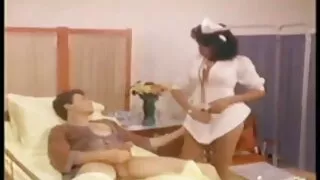 तेल लगी कुखुरा केटी मालिश मा गडबड