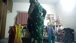 कालो केटी अनुहार मा कार
